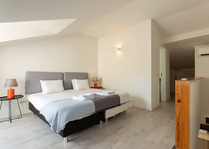 28 Tram Duplex Apartament